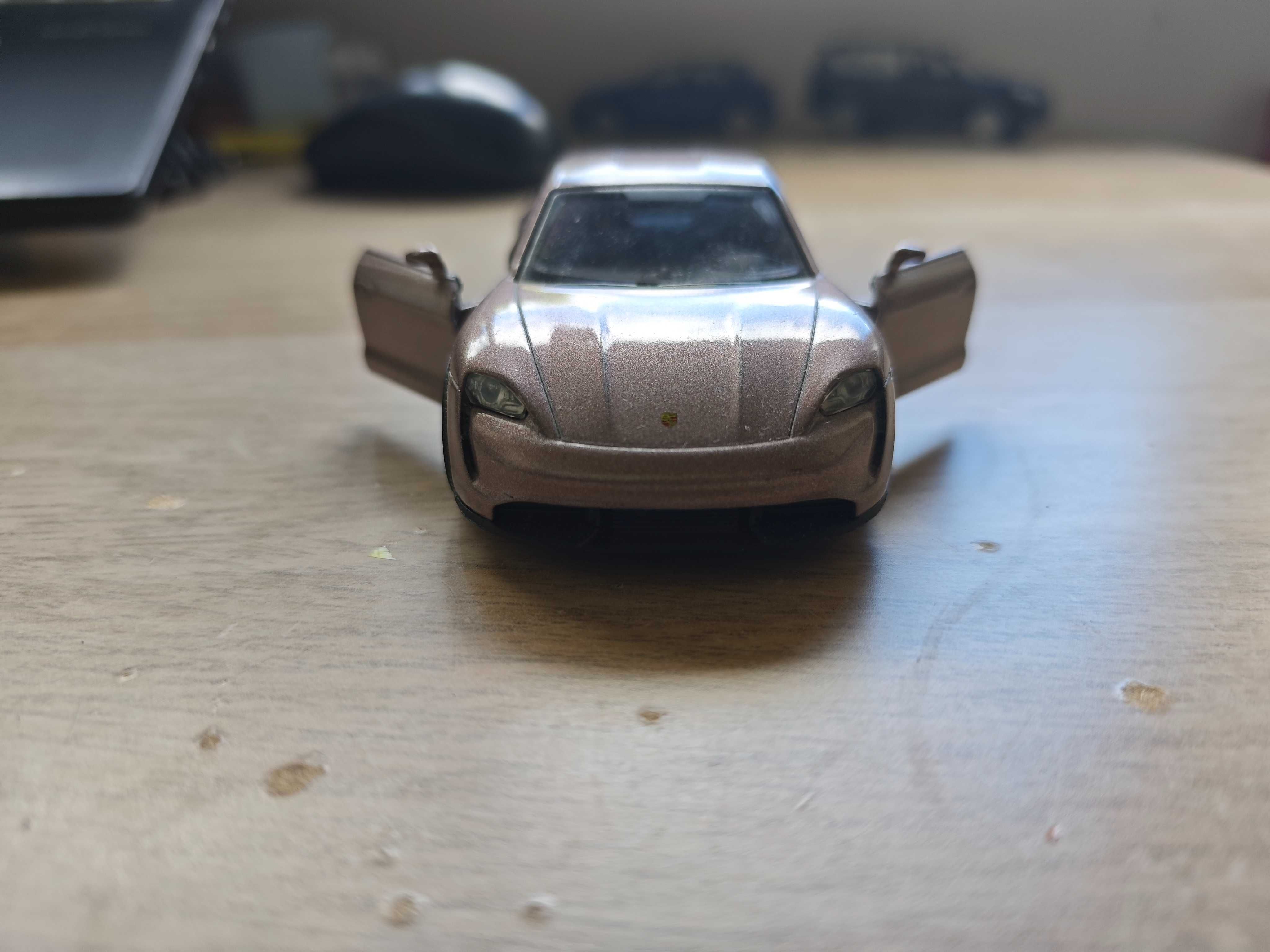 Miniatura Porsche Taycan