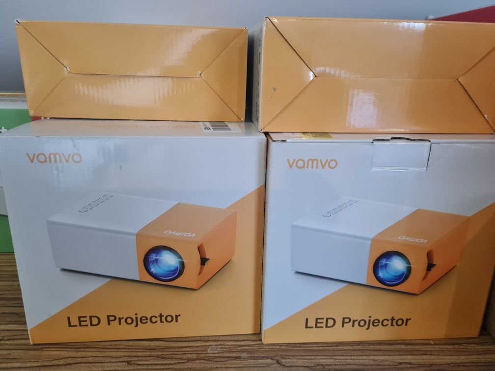 Nowy, Projektor LED Vamvo YG300Pro biały