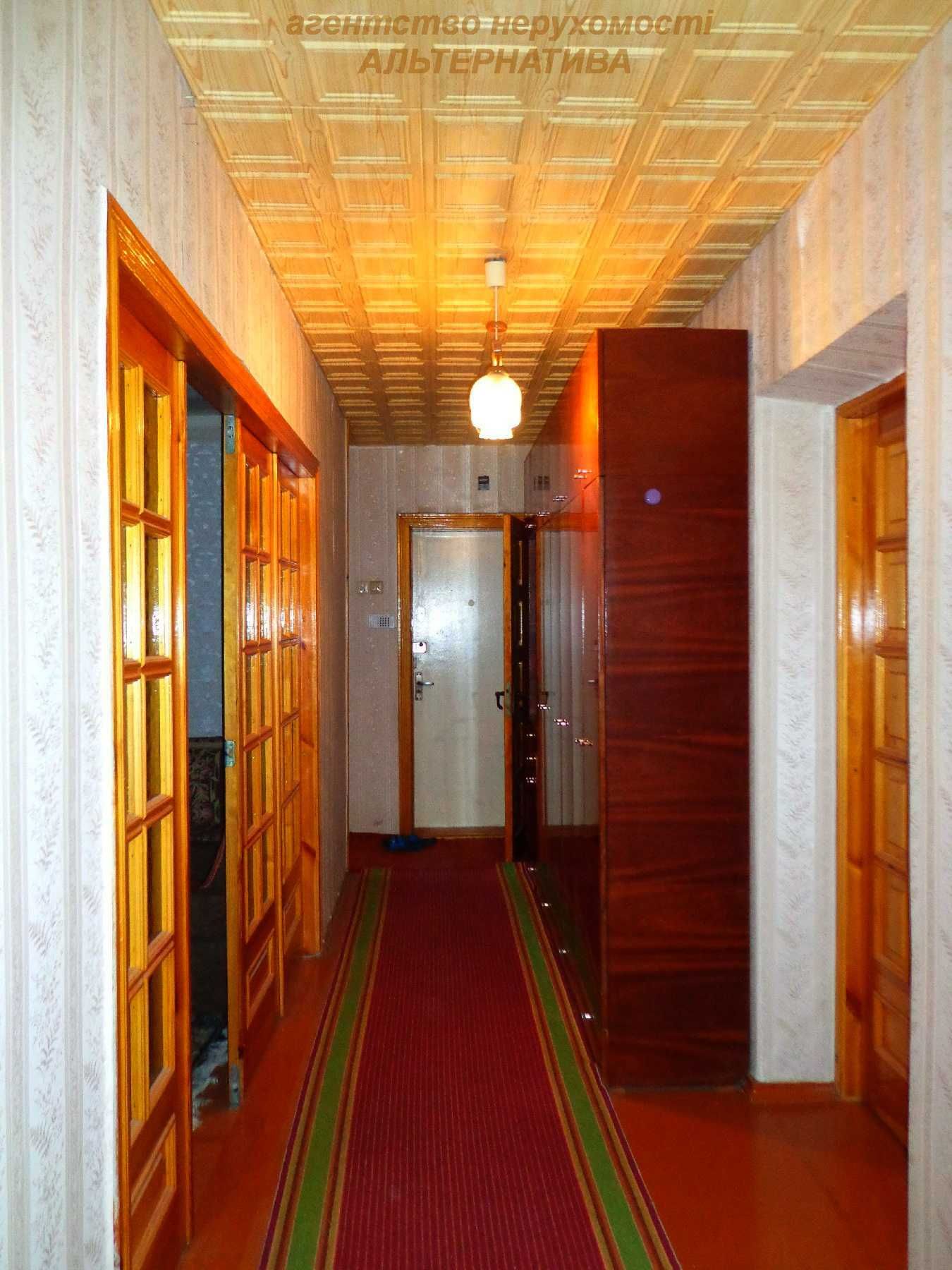 4-х к. кв. 700 річчя, р-н Депот Центр 3 пов. не кутова, на дві сторони