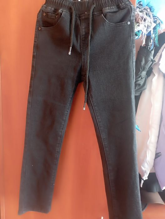 Продам хлопчакові джинси.