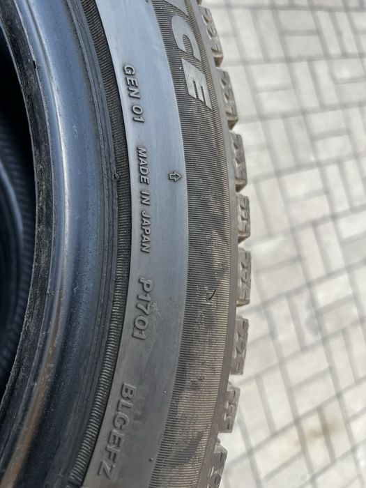 Шини 235/45/R17 Bridgestone Blizzak Ice