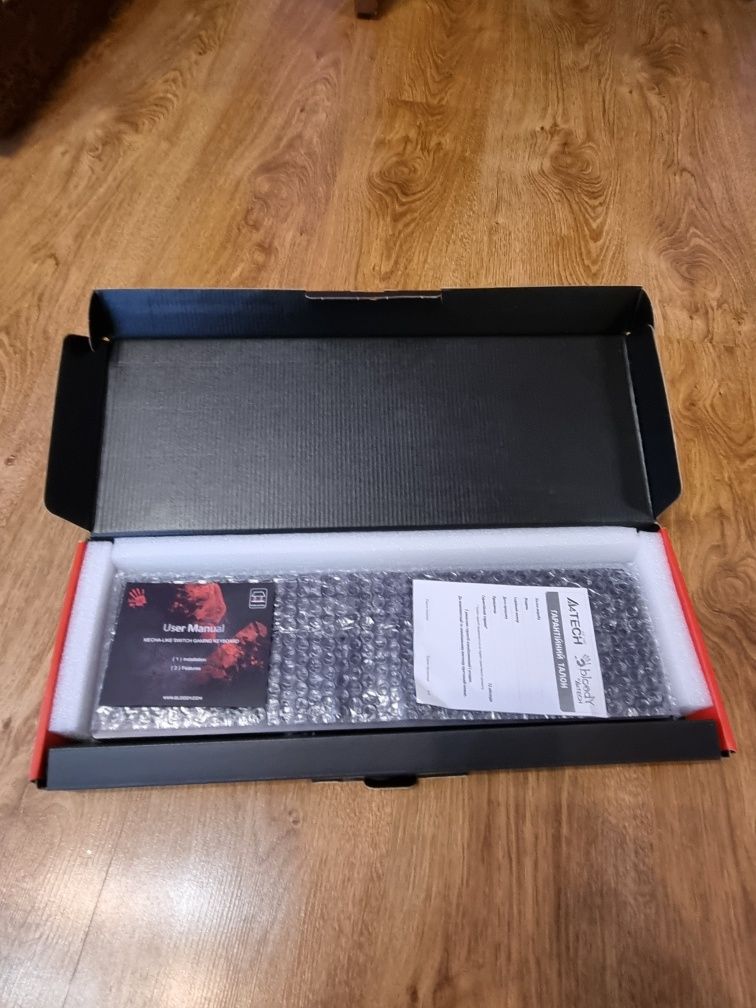 Продам ігрову, механічну клавіатуру з підсвіткою. A4tech Bloody B500N.