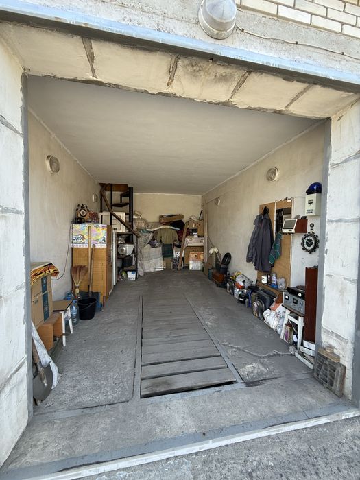 Гараж на Героїв Крут 27