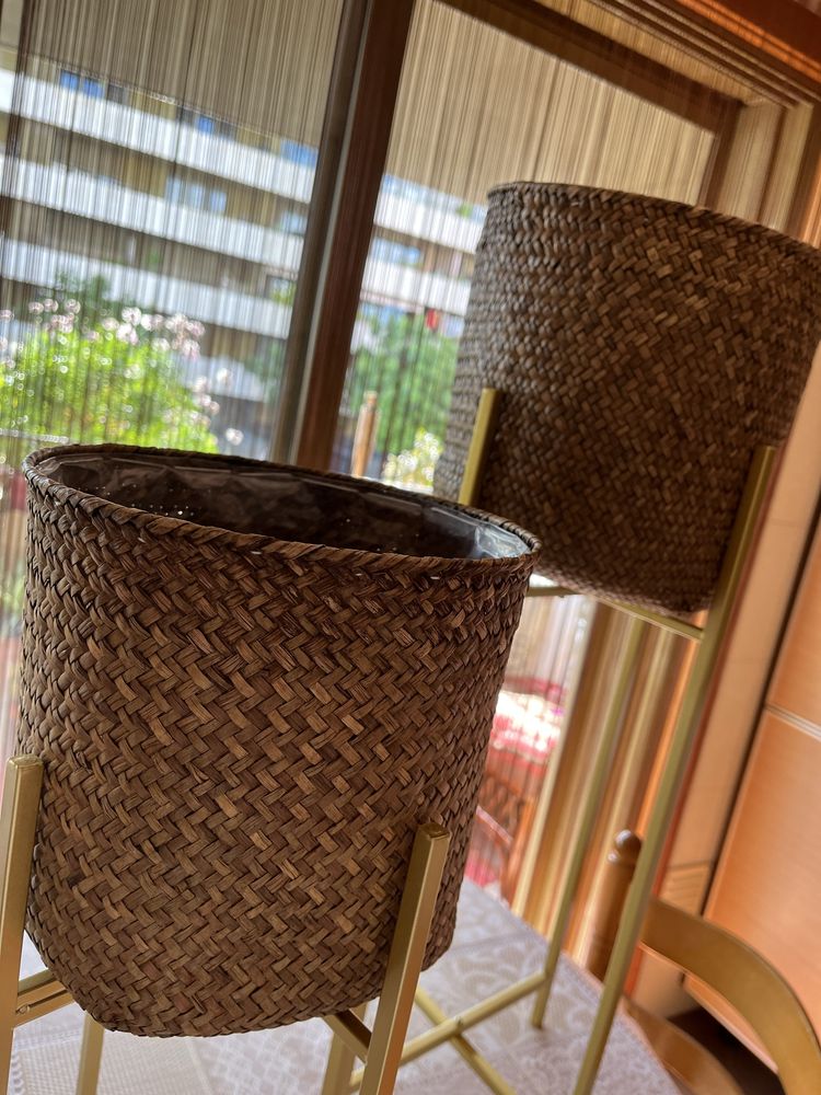 Suportes vasos metal e verga e vasos cores