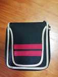 Carteira bolso preto e vermelho.