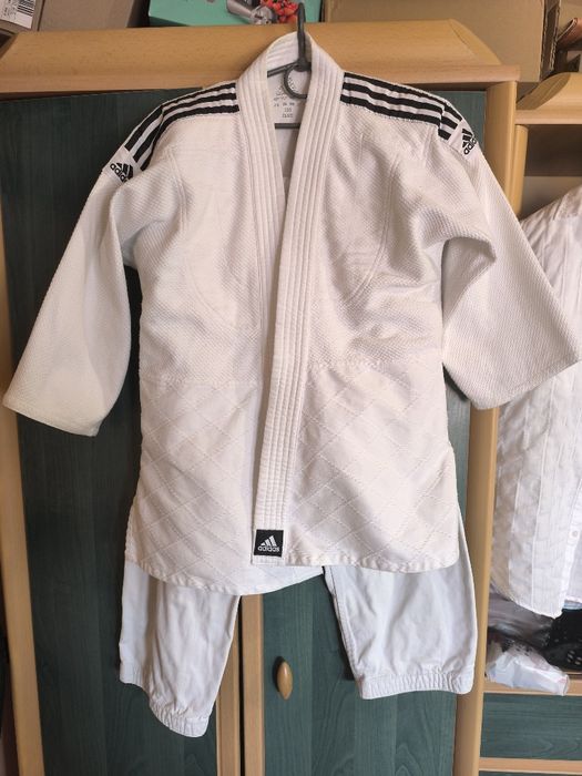 Плотное кимоно adidas для дзюдо с штанами и поясом рост 140-150