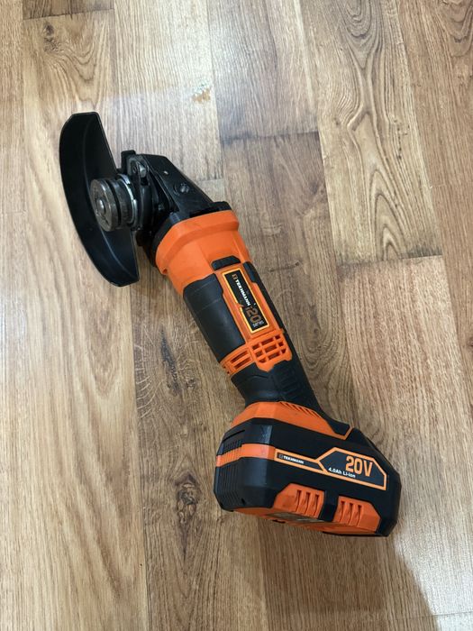 Болгарка (угловая шлифмашина) Tekhmann TAG-125/I20 KIT