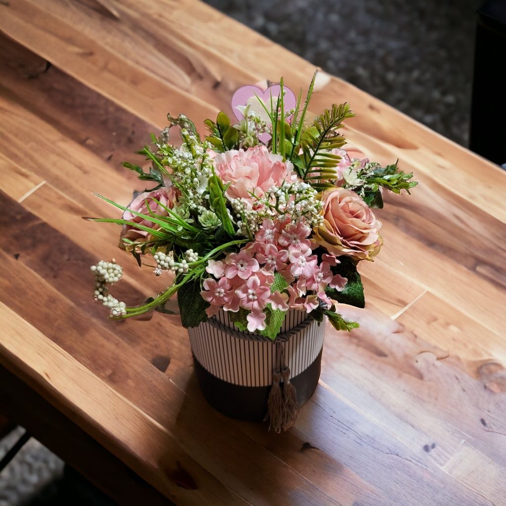 Flower box/ kompozycje kwiatowe/ prezent okazjonalny / róże