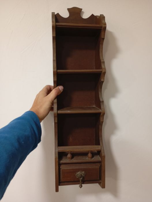 Móvel estante pequeno de parede