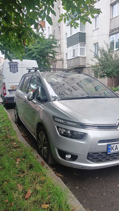 Комфортне, чудове авто для всієї родини. ( Можливий торг)