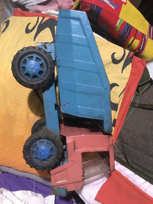 Игрушки  СССР железные  и  " дубовые "