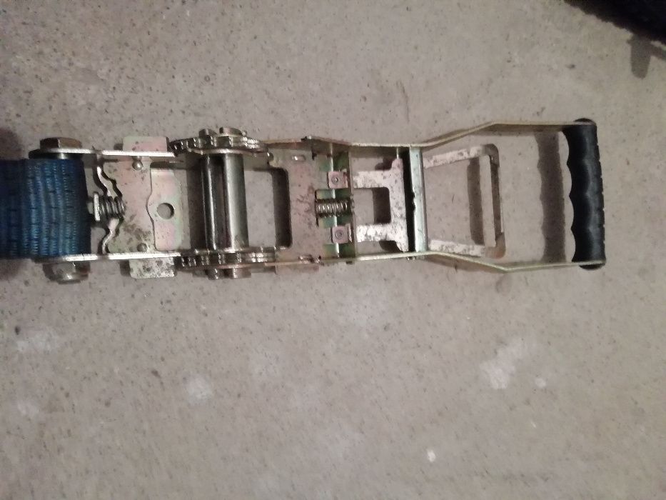 Klamry napinające pasów z przedłużonym ramieniem do mocowania