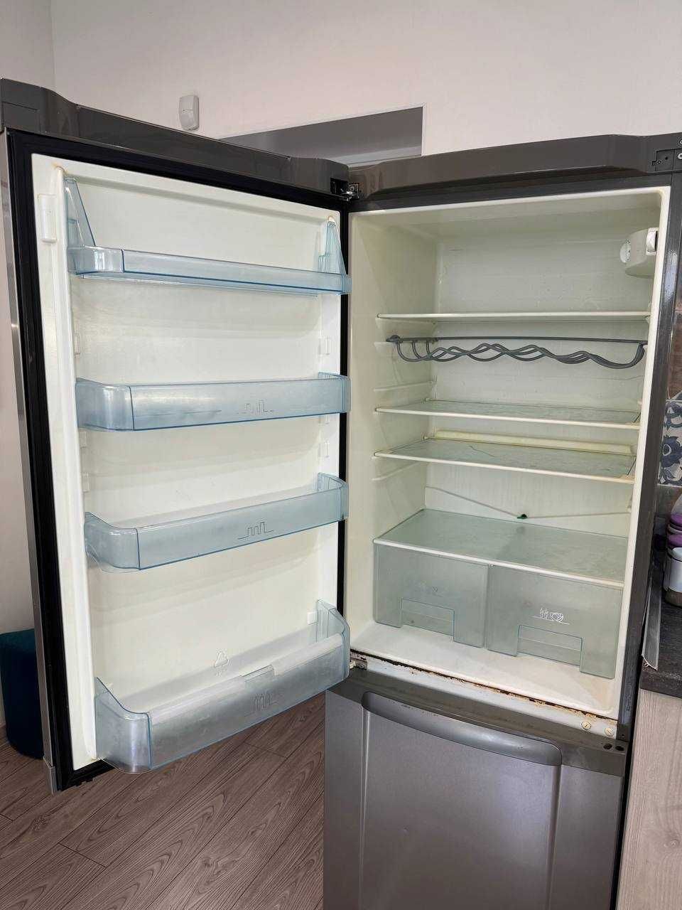 Холодильник Electrolux Model: ERB34301X8