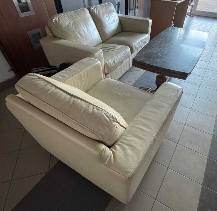 Zestaw mebli wypoczynkowych, kremowa skóra naturalna, ława