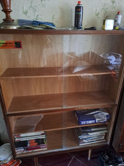 Книжковий шкаф...