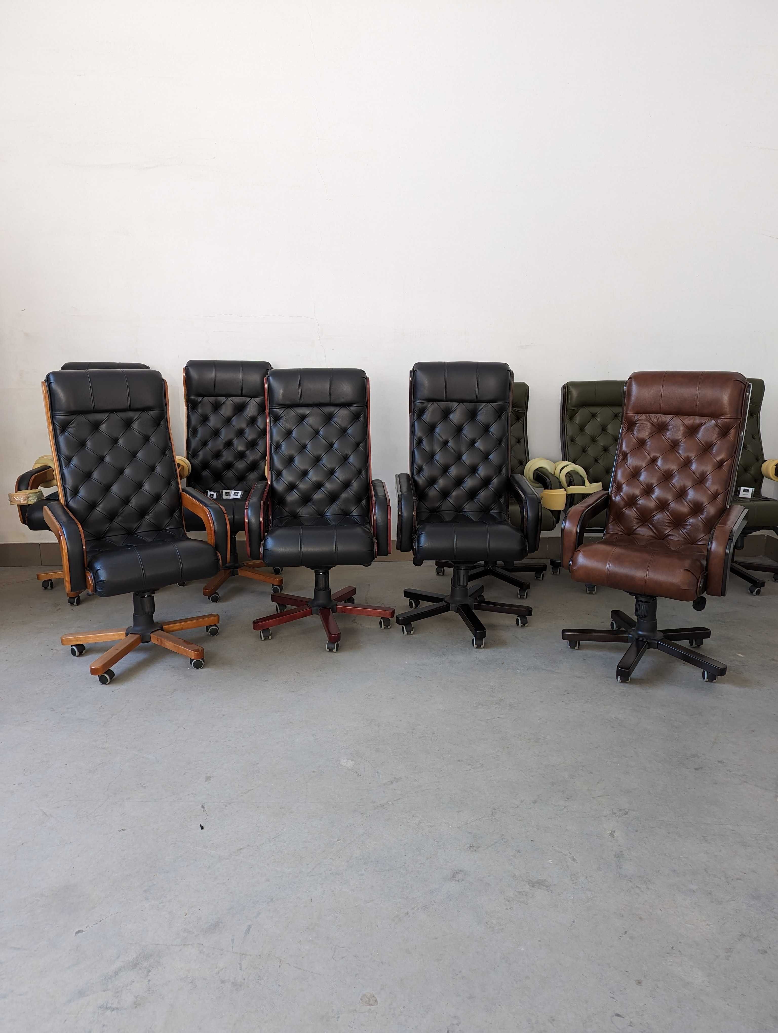 кабінетне крісло керівника нове, шкіряне офісне крісло директора