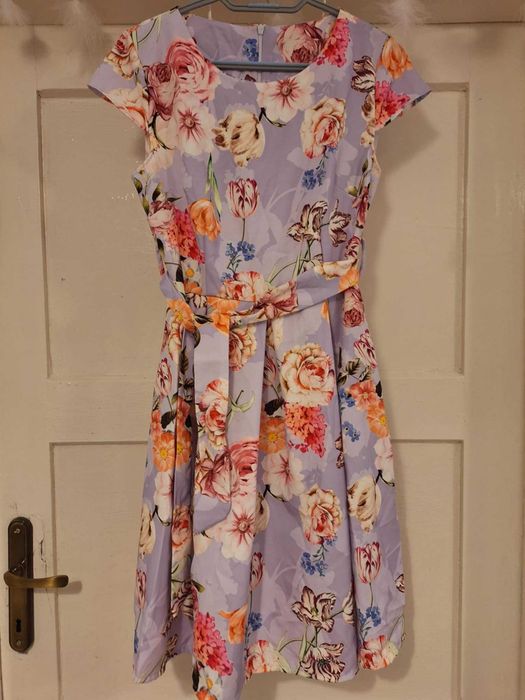 Cudna kwiecista sukienka.