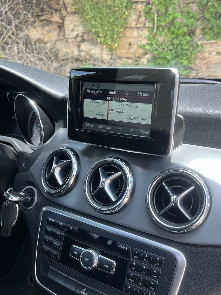 Mercedes benz gla 200