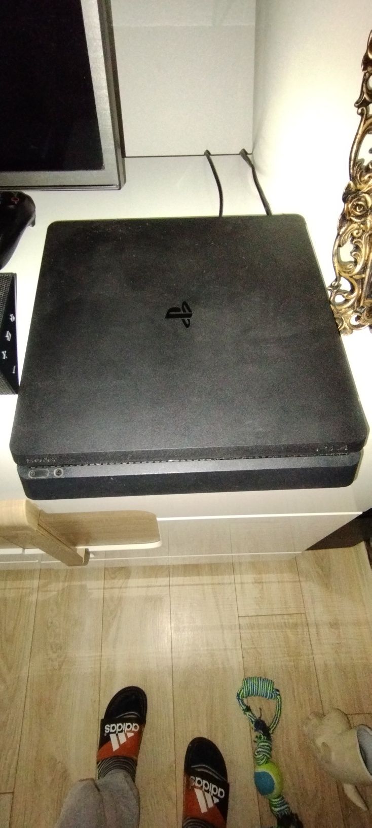 Sprzedam PlayStation 4 slim