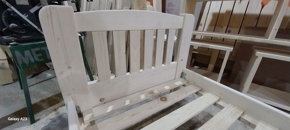 Односпальне дерев‘яне ліжко