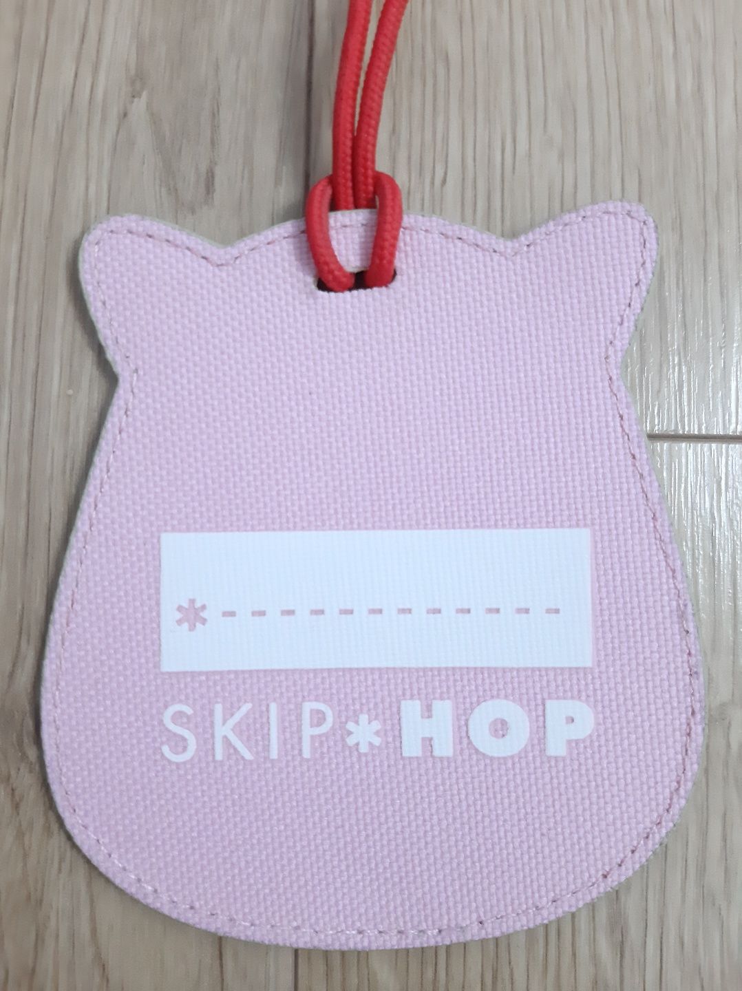 Skip Hop zawieszka do plecaka z imieniem kot kotek maskotka idealna
