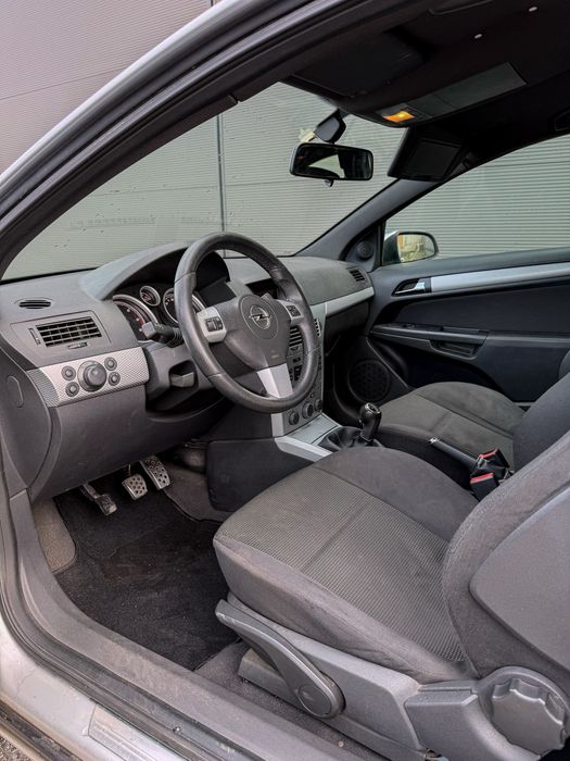 Opel Astra GTC CDTI 1.3