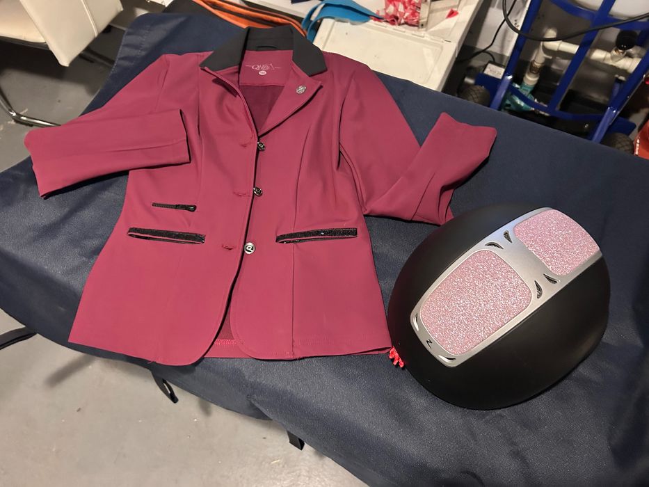 Frak jeździecki z kaskiem