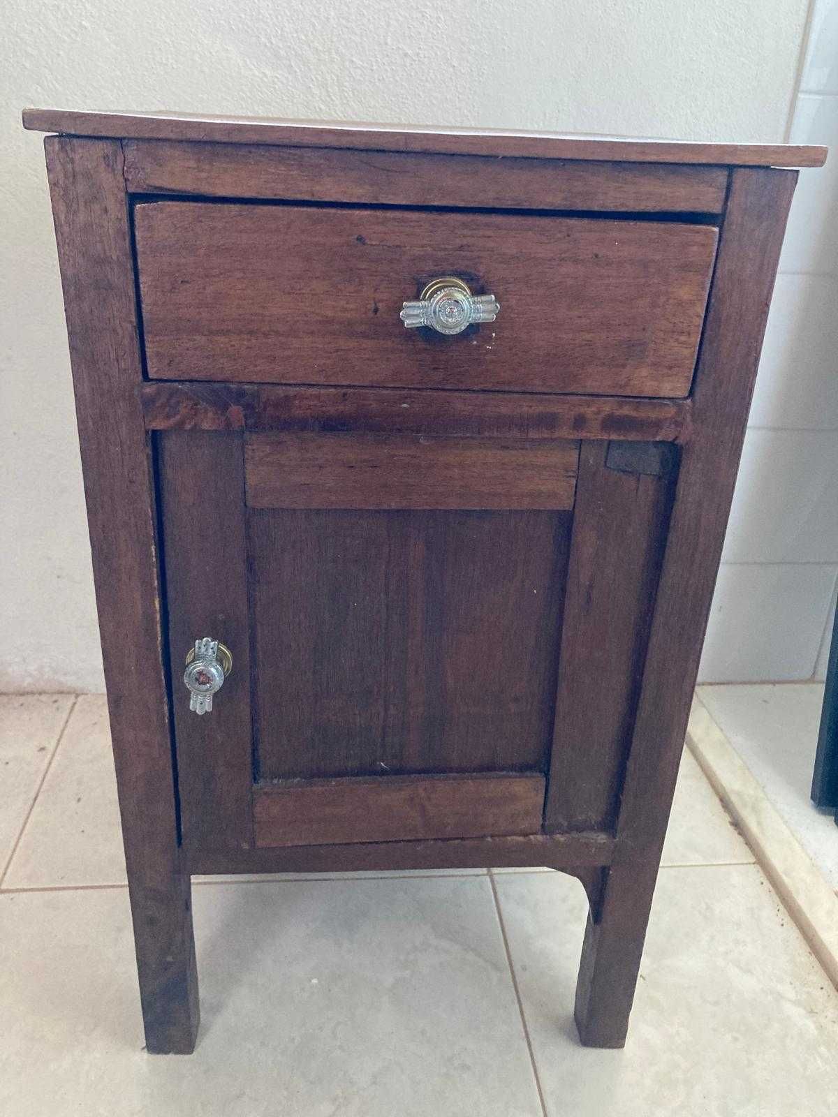 Mesa de cabeceira