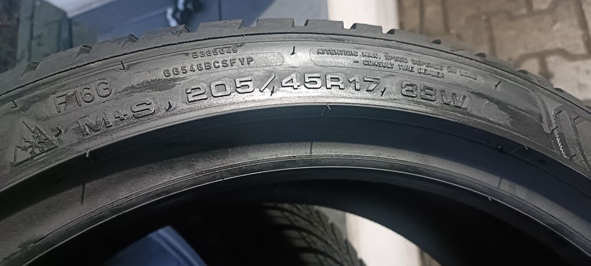 2x opony (nr.1086) 205/45R17 Goodyeara Vector4Season