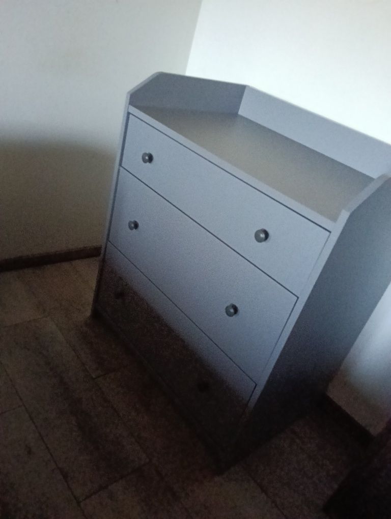 Cómoda IKEA Hauga cinza