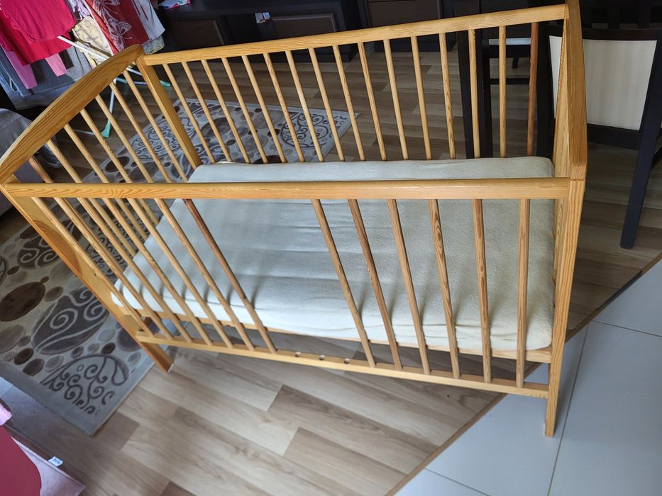 Sprzedam łóżeczko dzieciece 120x60 z materacem