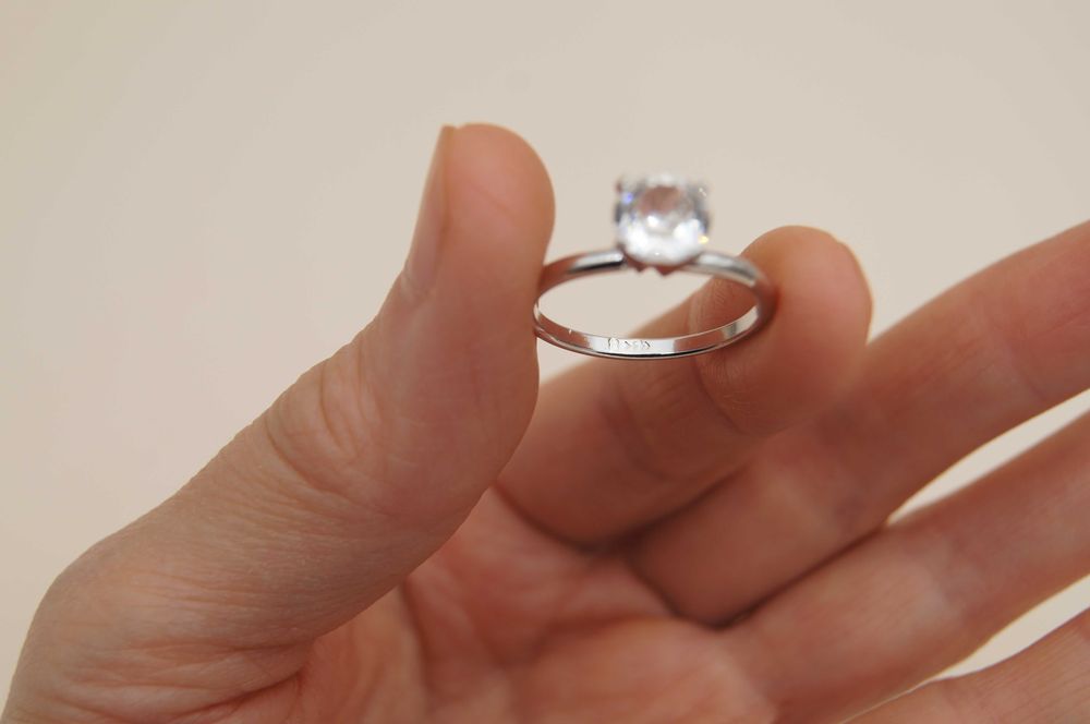 Каблучка вінтаж солітер uncas для заручин штучний діамант (cz)