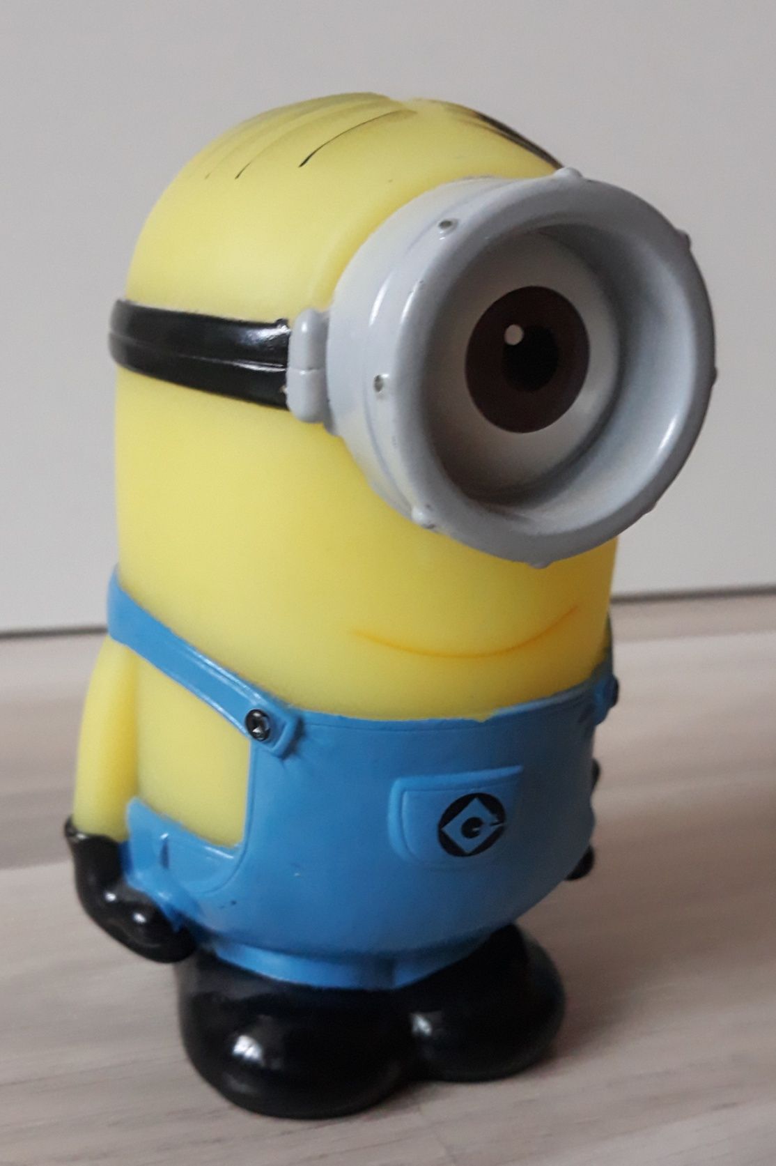 Minionki Minionek jednooki figurka Świeci 12,5cm