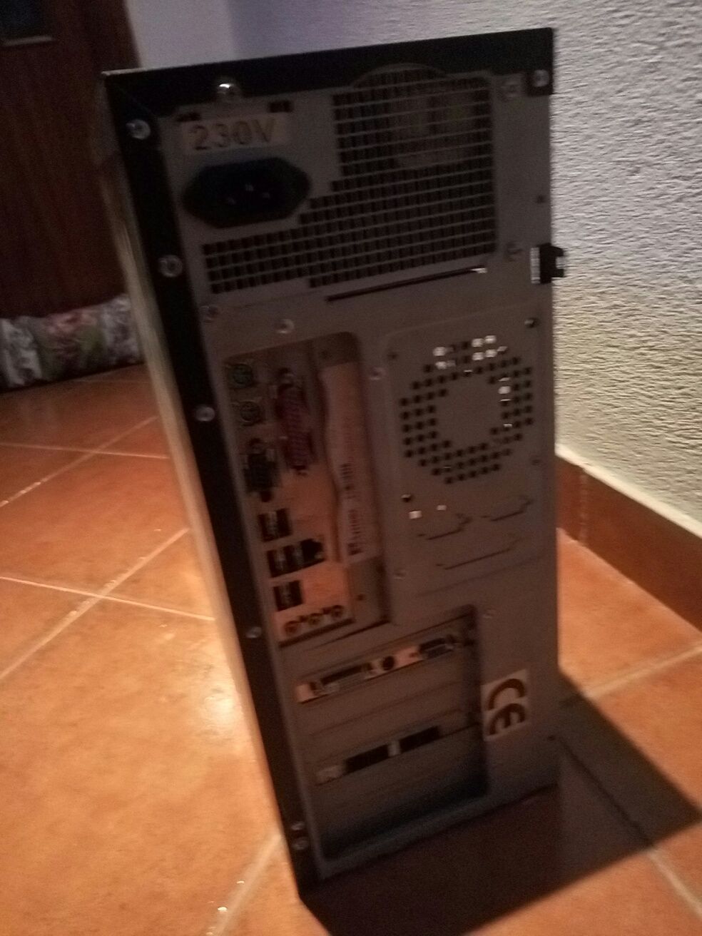 Pentium 4, disco, memória RAM, gráfica etc