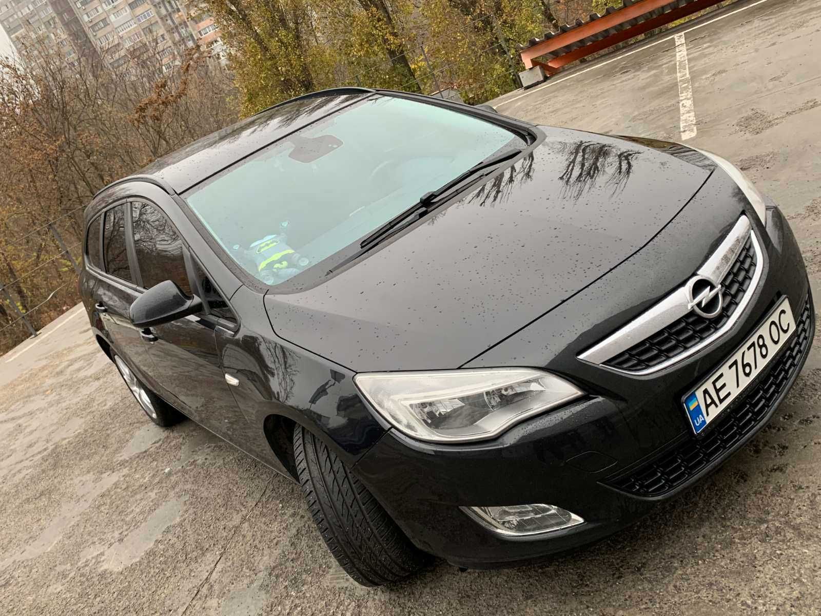 Продам Opel Astra J 1.7CDTI 2011p.