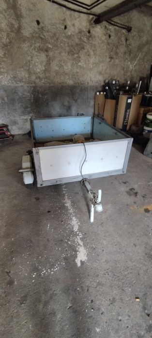 Reboque desmontável