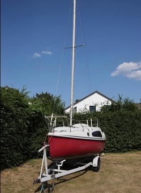 Żaglówka/łódź z przyczepa