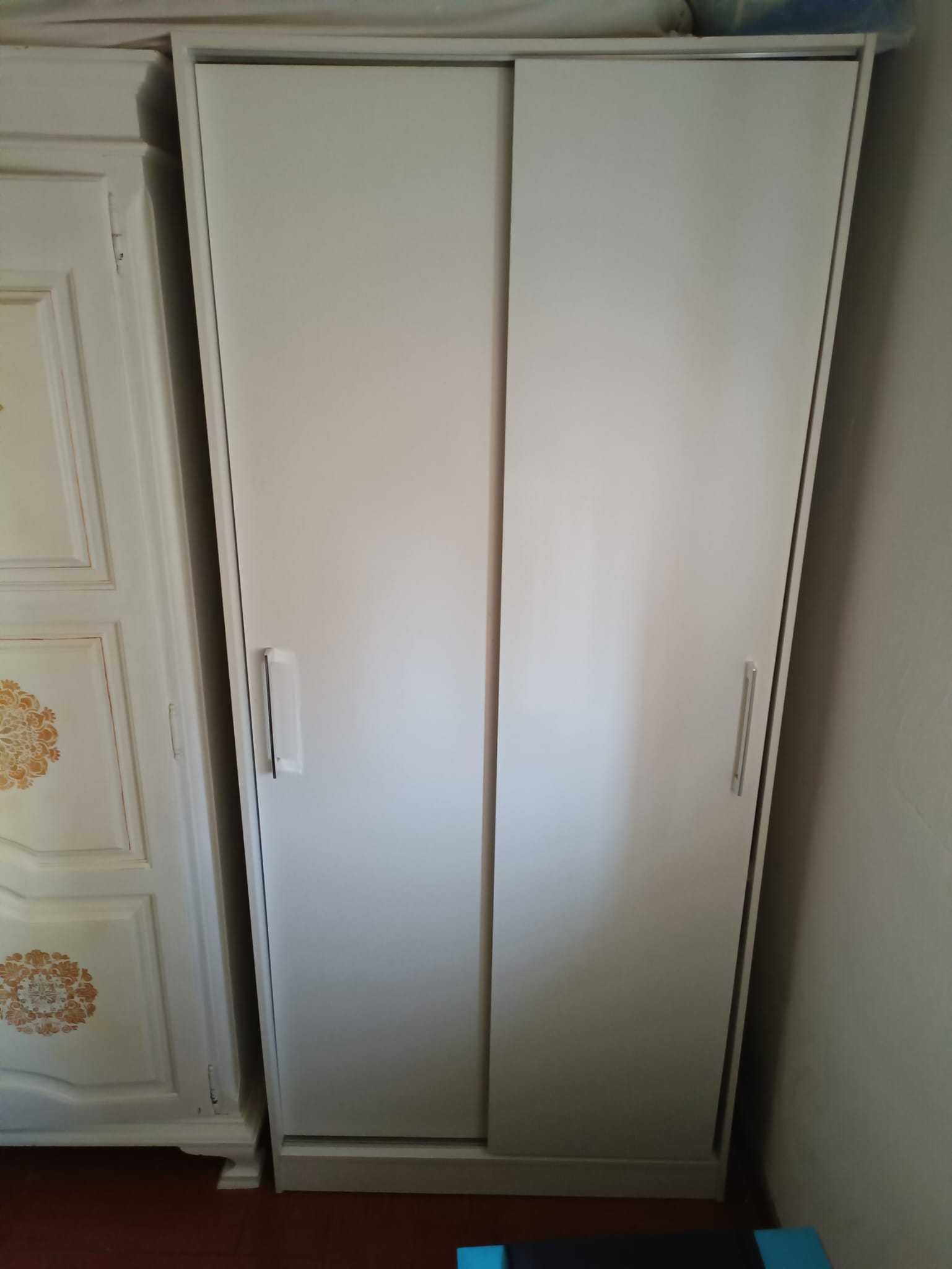 2 Roupeiros leves com Portas de Correr - Ideais para Estudantes