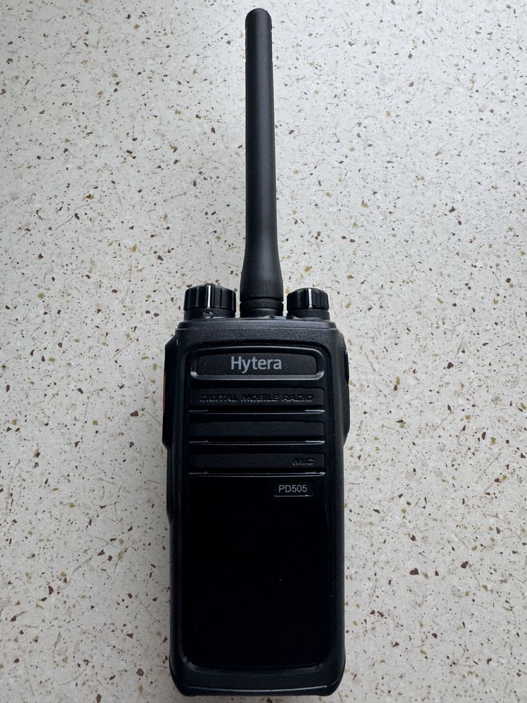 Dwa Radiotelefony cyfrowe DMR Hytera PD505