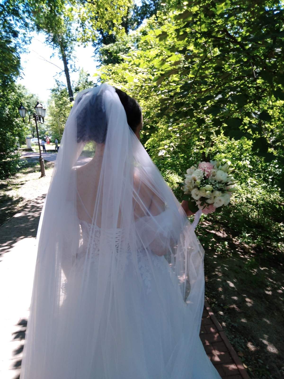 Продам весільну сукню