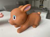 Gumowy króliczek Zajączek brązowy Simba Toys