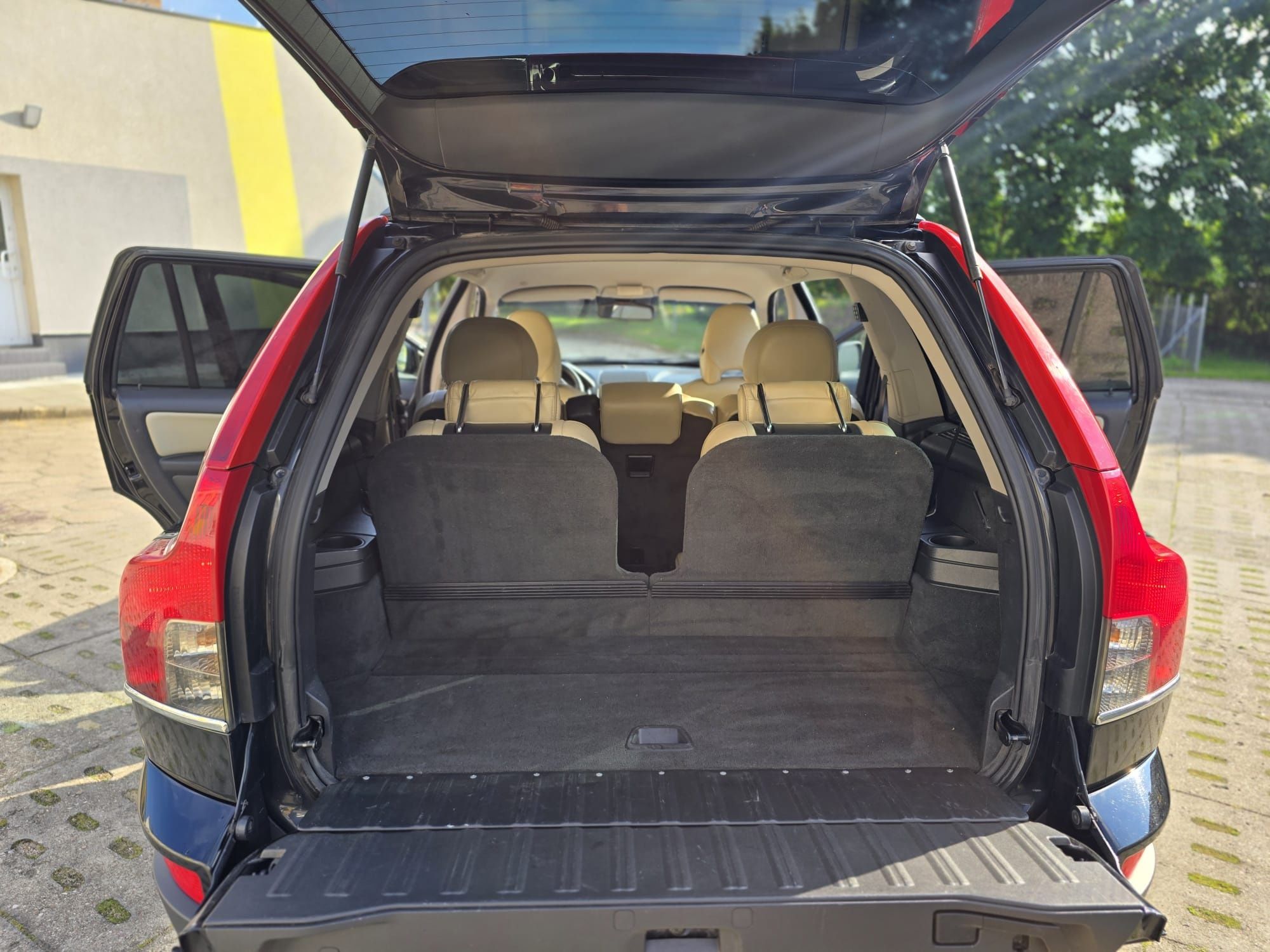 Xc90 polski salon