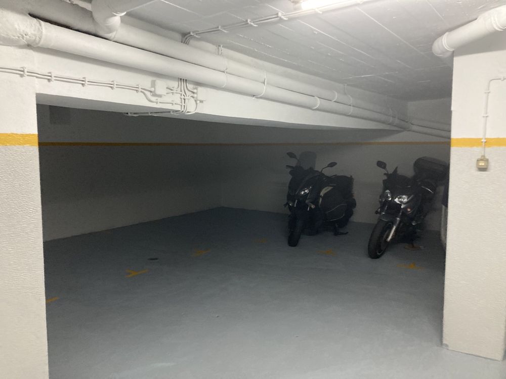 Aluga-se Garagem Santo Antonio Caparica Motas
