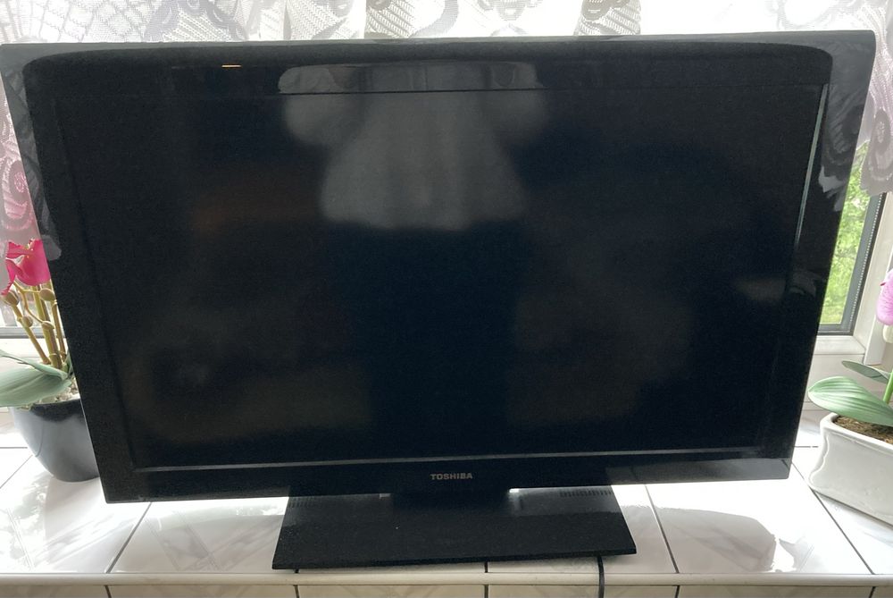 Telewizor Toshiba LCD 32”