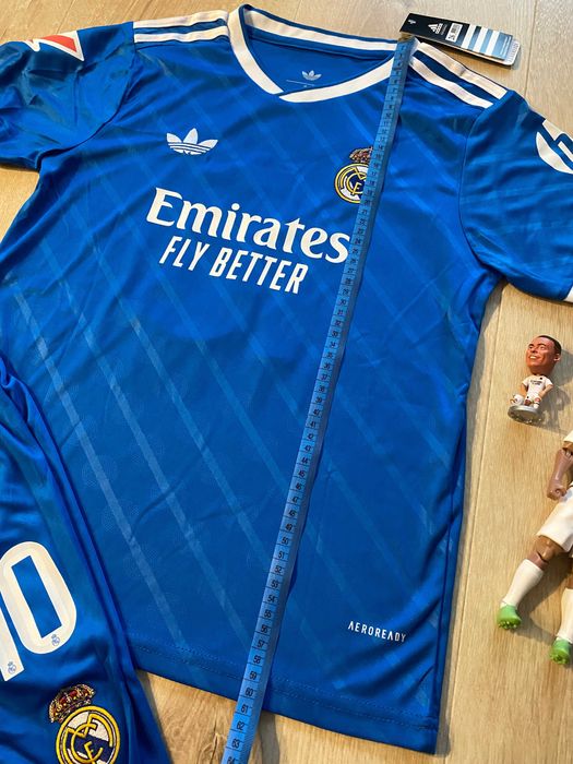 Strój piłkarski komplet Real Madryt Kylian Mbappe 146cm 152cm fan 26