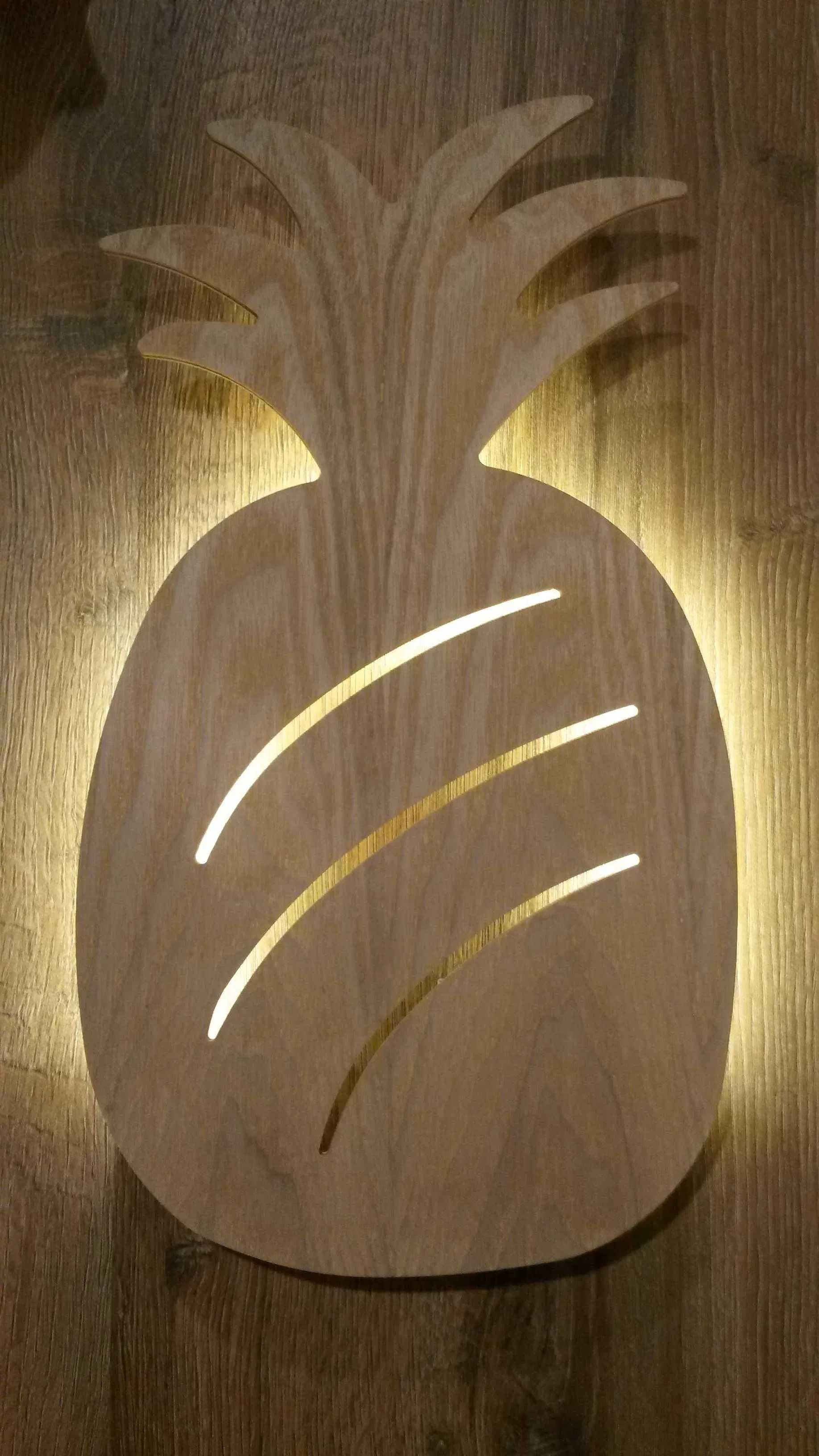 Lampka ścienna dekoracja led- Ananas...drewniana