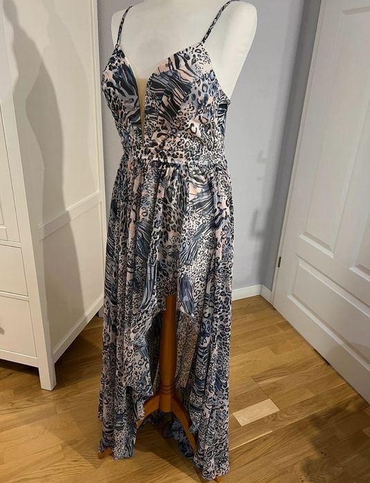 Delikatna długa suknia asymetryczna bride od lou. Góra sukienki jest u