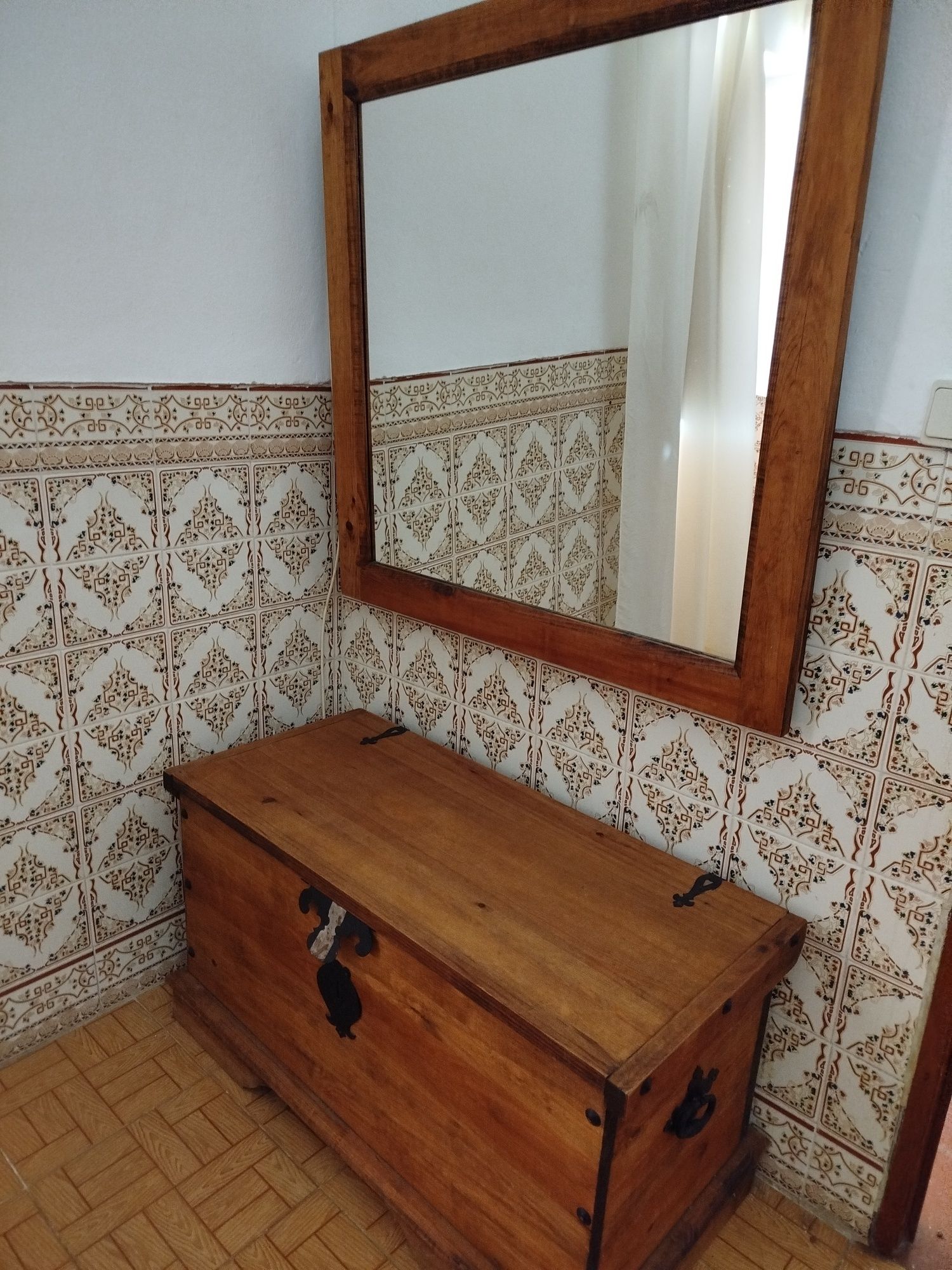 Conjunto completo de quarto rústico, com cama de casal 300€