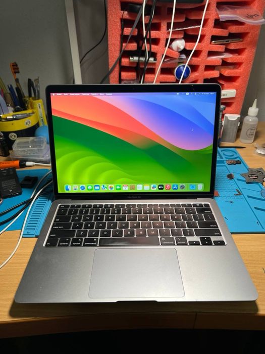 MacBook Air 2020 i3 8/256 технічно ідеальний