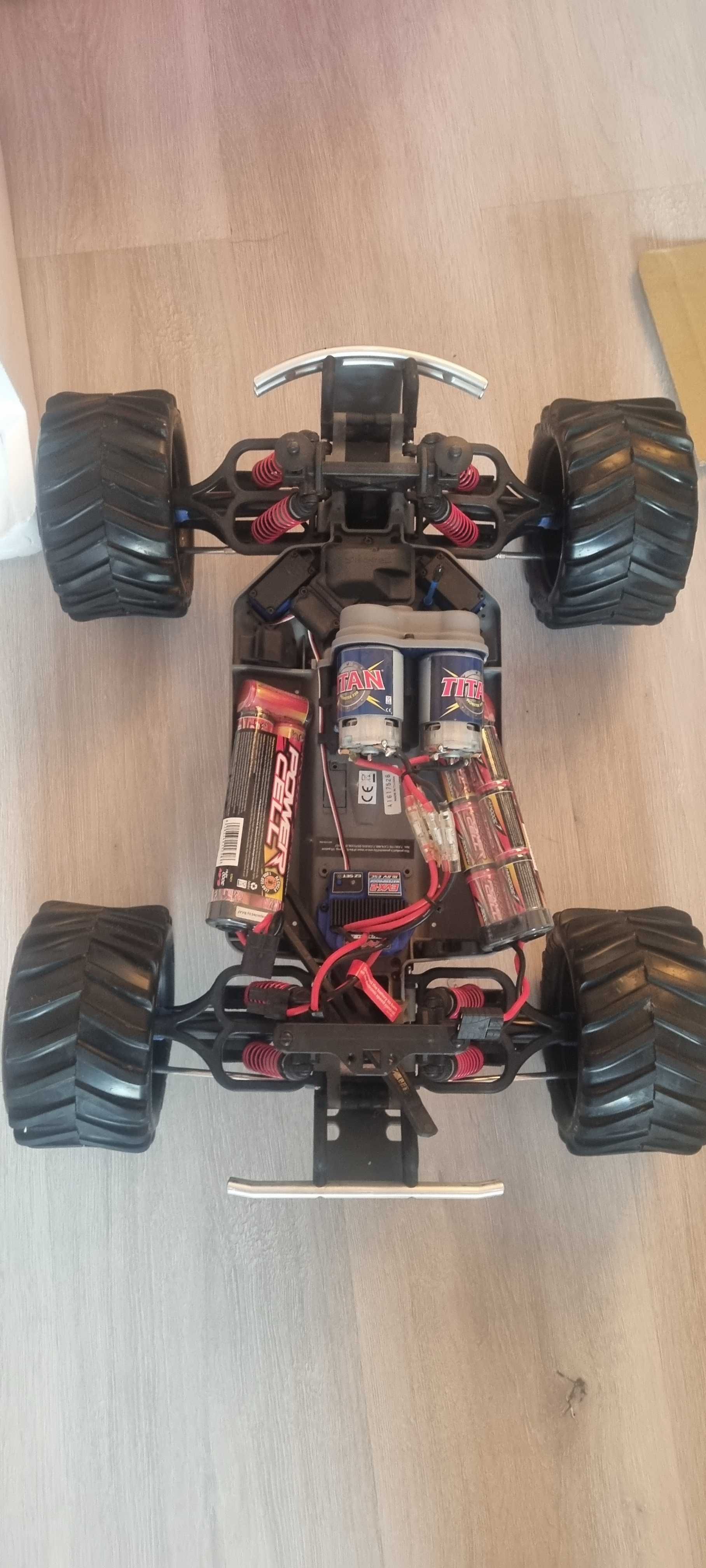 monster truck E-maxx Traxxas model 3903